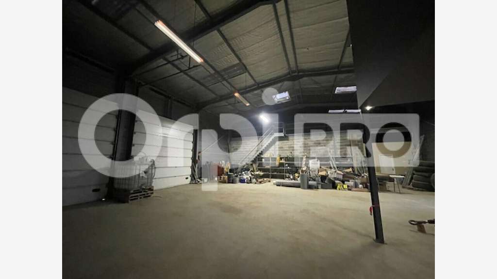 Local activité 308 m² et terrain