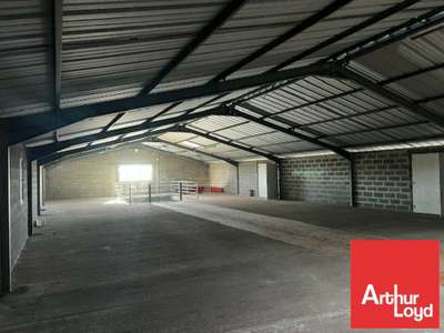 Loue local d'activité 450m² Sainte-Gemme-la-Plaine
