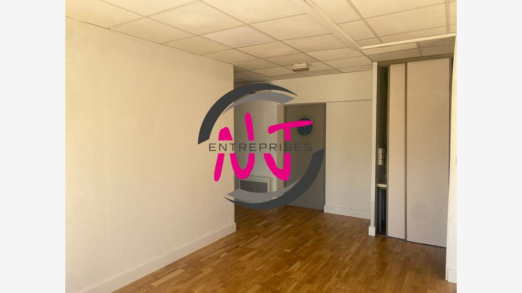 Loue local d'activité 220m² à Ste Gemmes sur Loire
