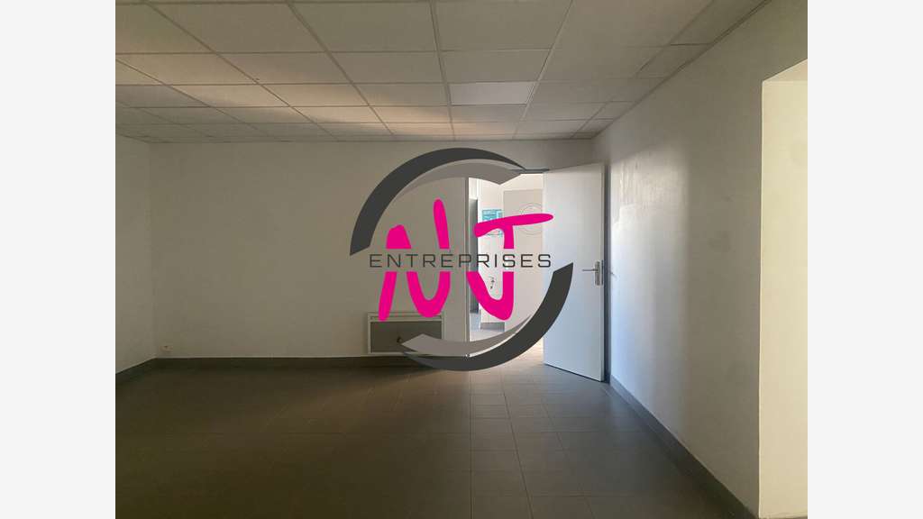 Loue local d'activité 220m² à Ste Gemmes sur Loire