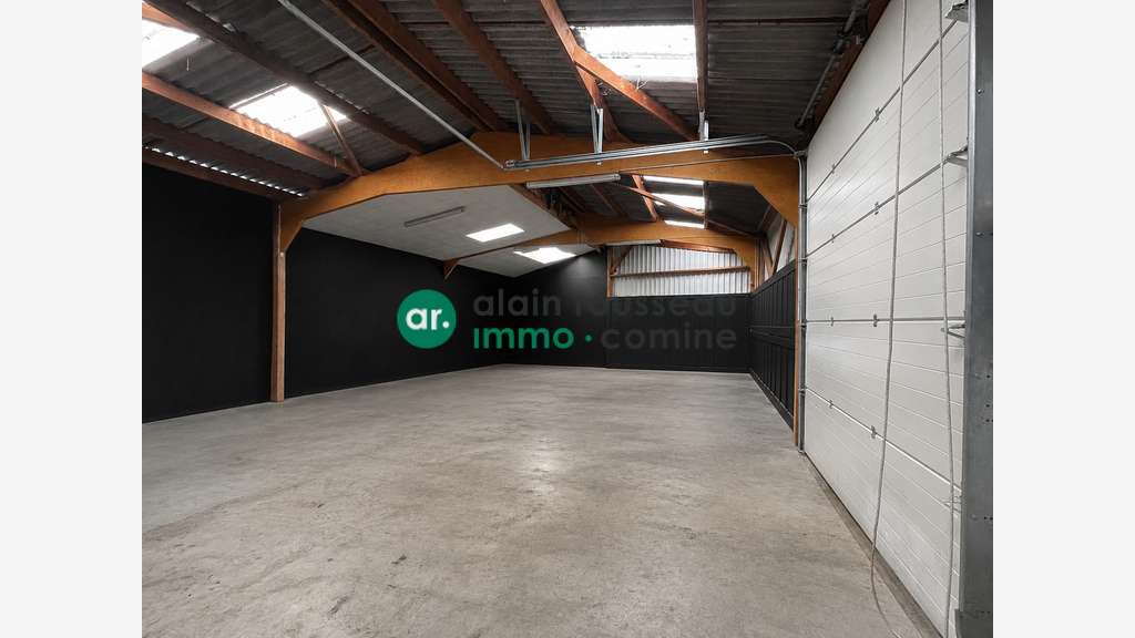 A LOUER - LOCAL ACTIVITE ENVIRON 210 M² - SAINTES-