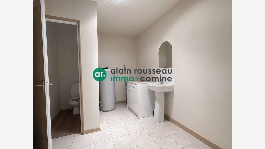 A LOUER - LOCAL ACTIVITE ENVIRON 210 M² - SAINTES-