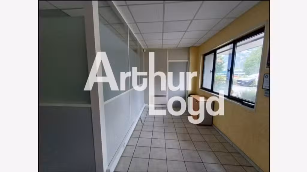 Loue local d'activité 3200m² Sainte-Hélène-du-Lac