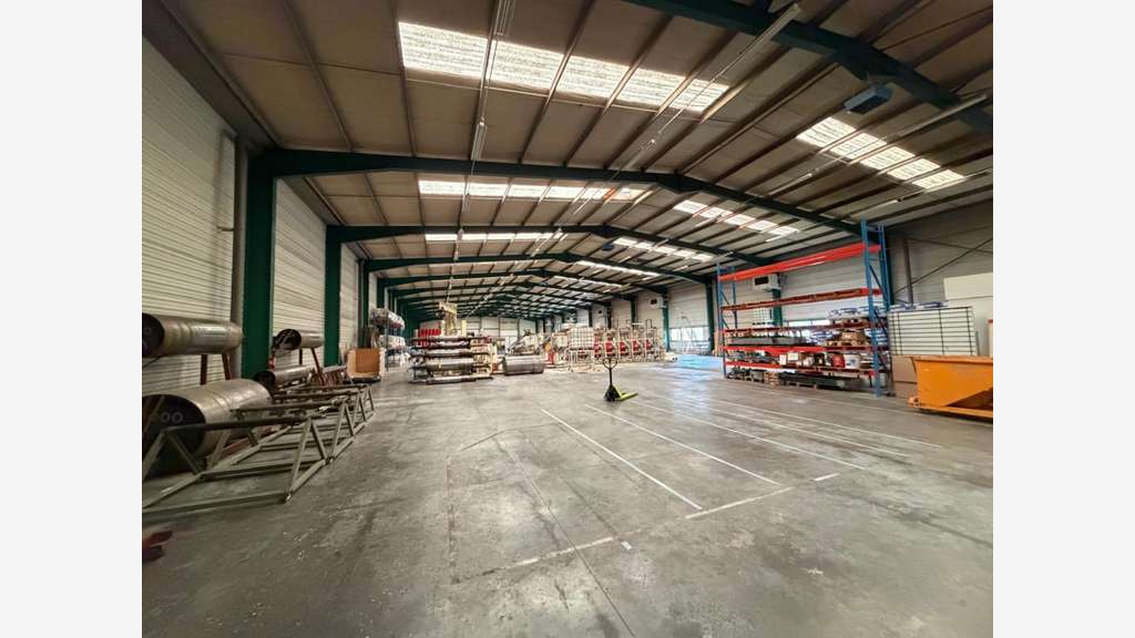 Loue locaux industriels 2000m² Ste Helene du Lac