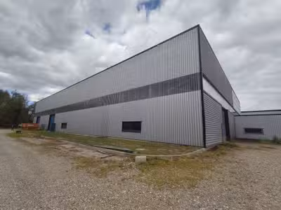Loue locaux industriels 2000m² Ste Helene du Lac