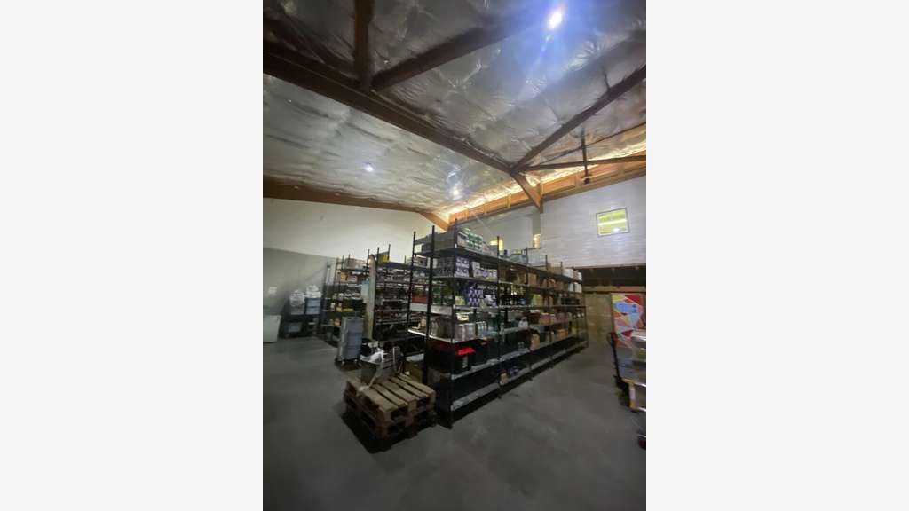Loue local d'activités récent 265m² à Sainte-Luce