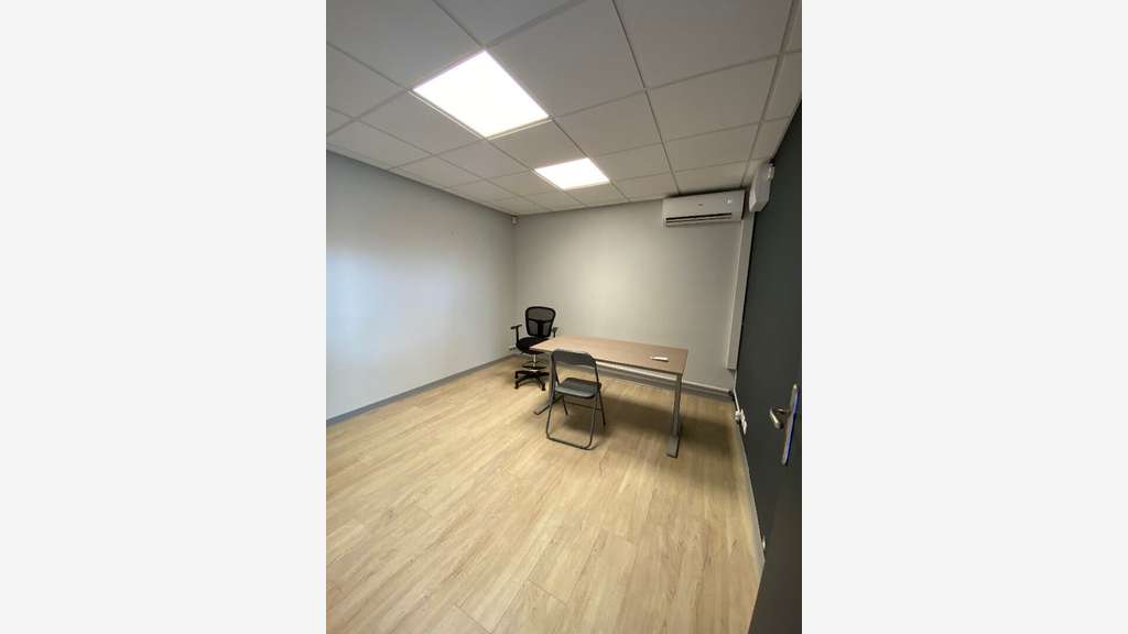 Loue local d'activités de 170m² en Zac Sainte-Luce