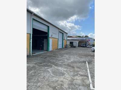 Loue local d'activités de 170m² en Zac Sainte-Luce