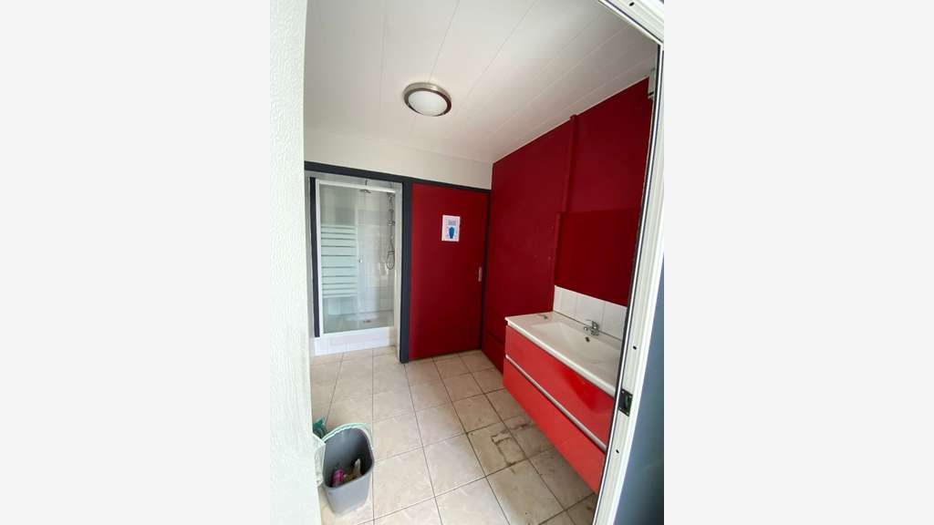 Loue local d'activités de 170m² en Zac Sainte-Luce