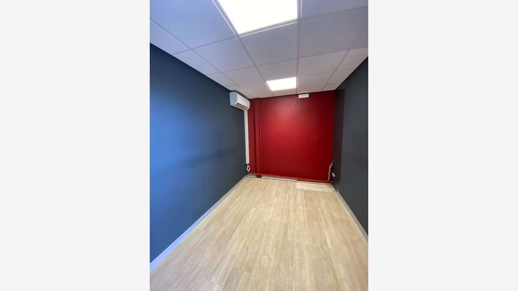 Loue local d'activités de 170m² en Zac Sainte-Luce