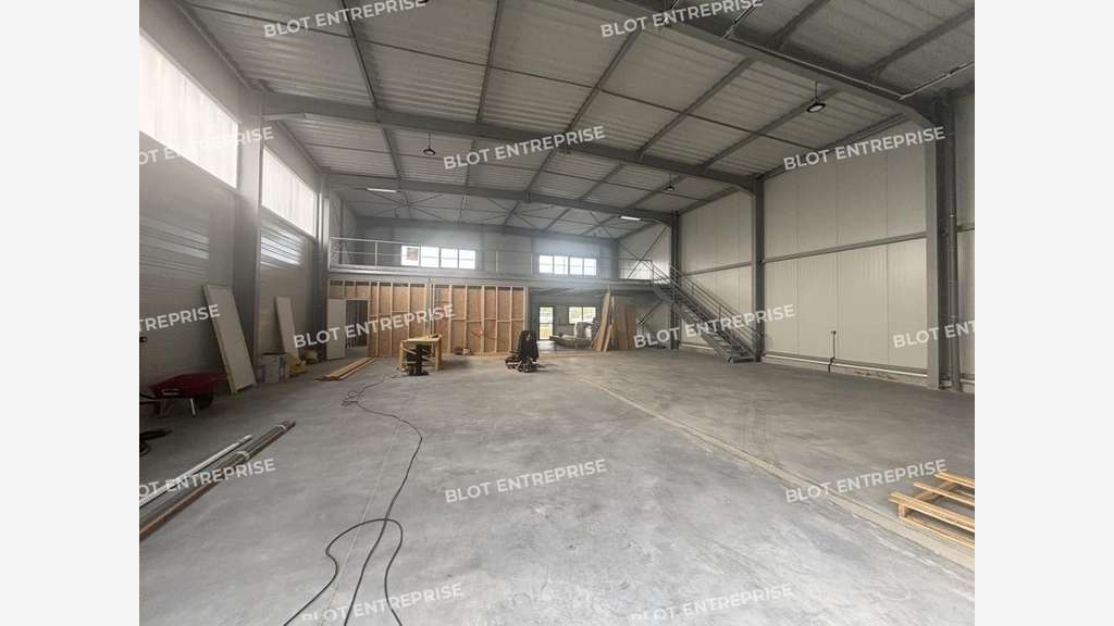 A louer locaux d'activités 393m² St-Luce/Loire