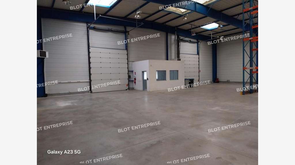 A louer locaux d'activités 1500m² à Sainte Luce