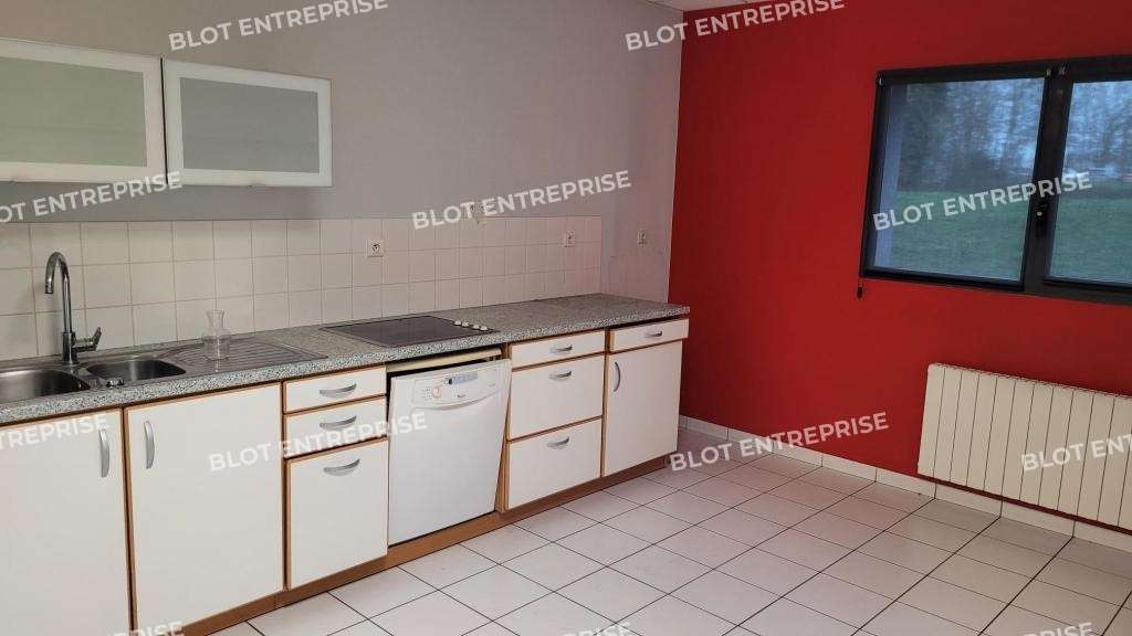 A louer locaux d'activités 1500m² à Sainte Luce