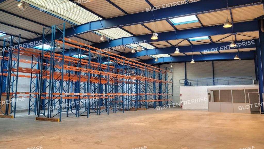 A louer locaux d'activités 1500m² à Sainte Luce