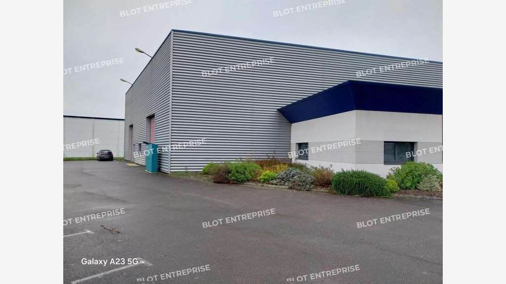 A louer locaux d'activités 1500m² à Sainte Luce