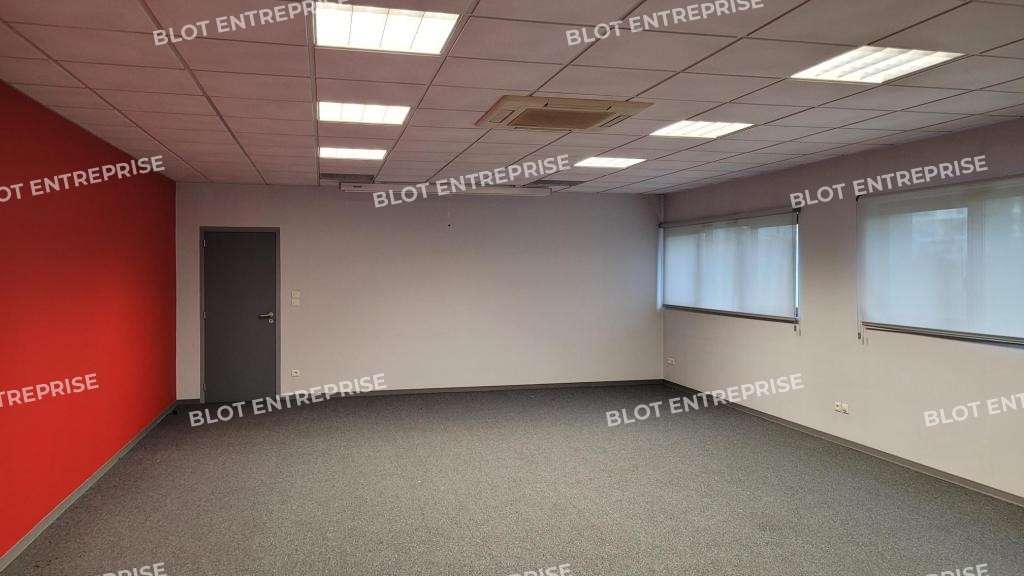 A louer locaux d'activités 1500m² à Sainte Luce