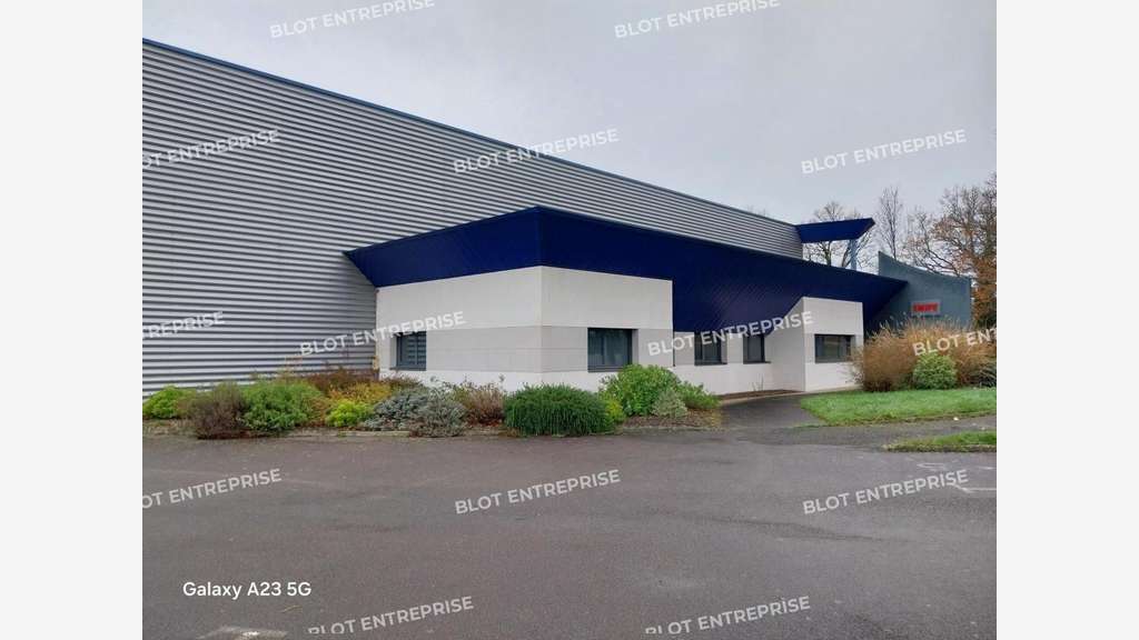A louer locaux d'activités 1500m² à Sainte Luce