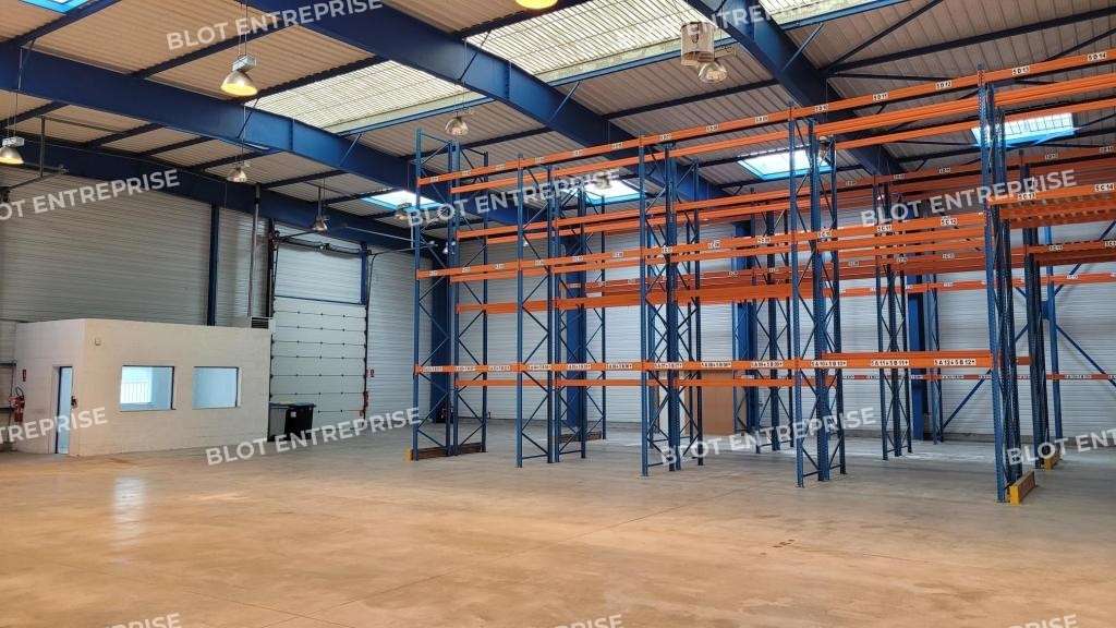 A louer locaux d'activités 1500m² à Sainte Luce