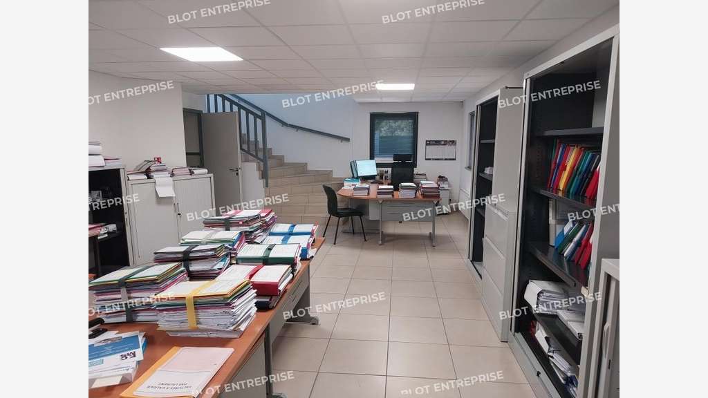 Loue locaux d'activités 800m² Ste Luce sur Loire