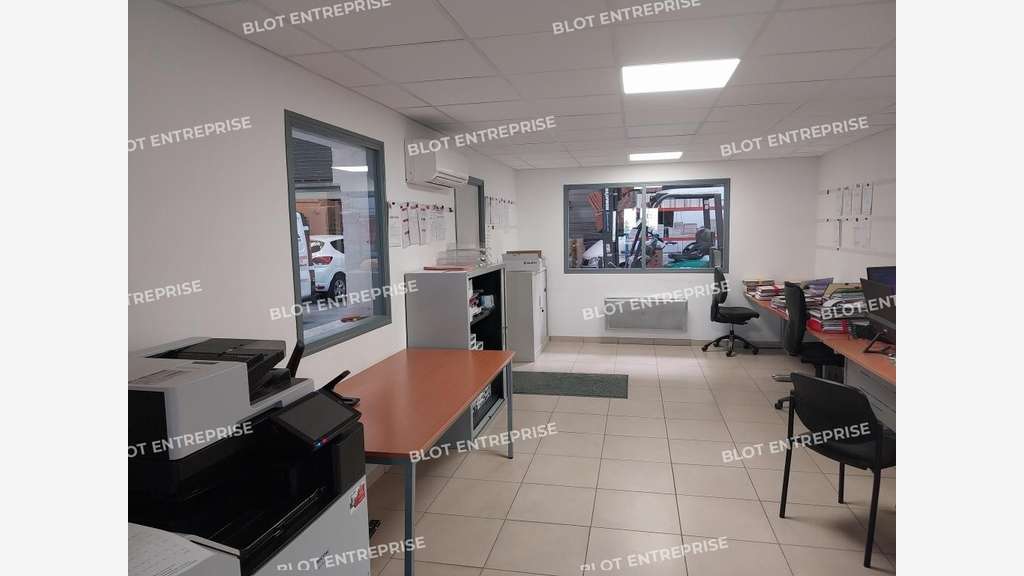 Loue locaux d'activités 800m² Ste Luce sur Loire