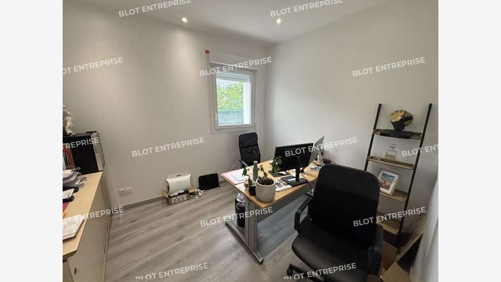 Loue local d'activités 130m² Sainte-Luce-sur-Loire