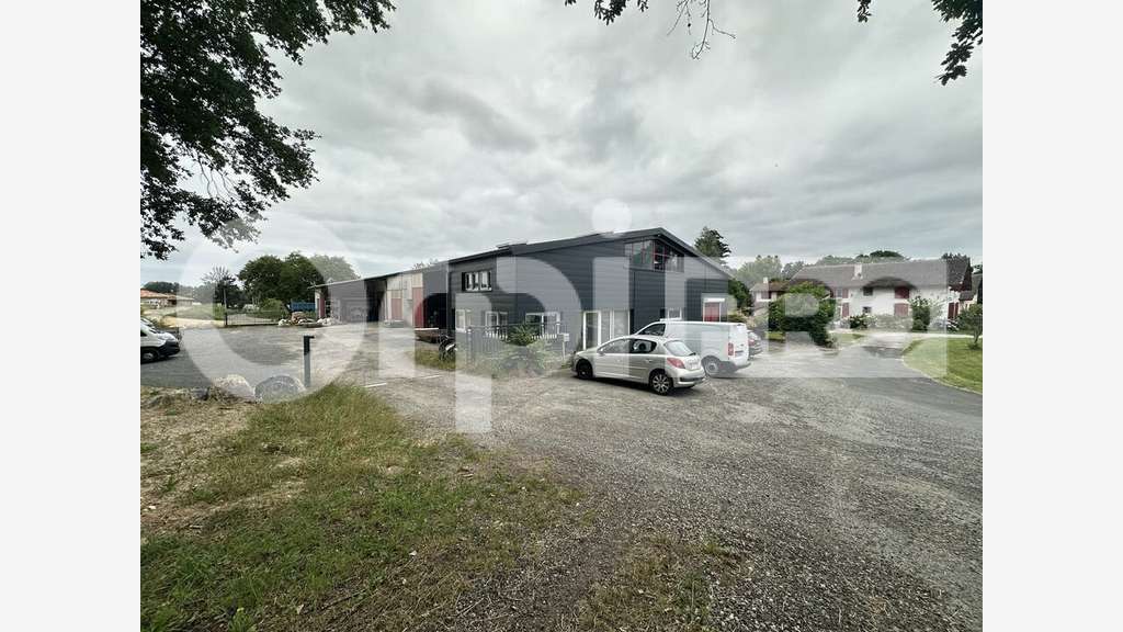 A louer local activité 544m² Sainte-Marie-de-Gosse
