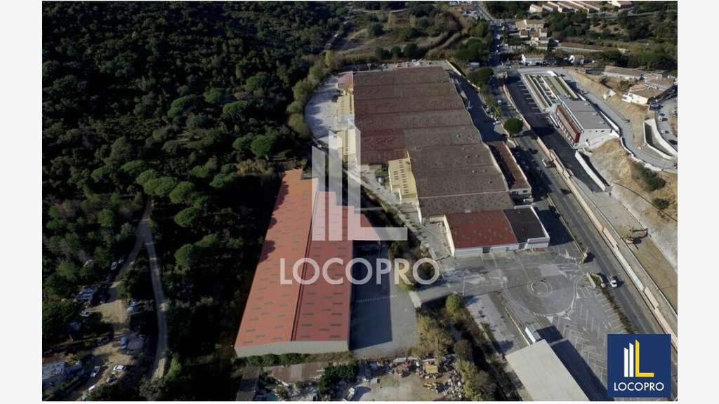 Loue local d'activité de 310m² à Sainte Maxime