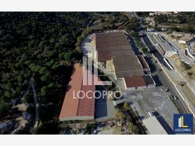 Loue local d'activité de 310m² à Sainte Maxime