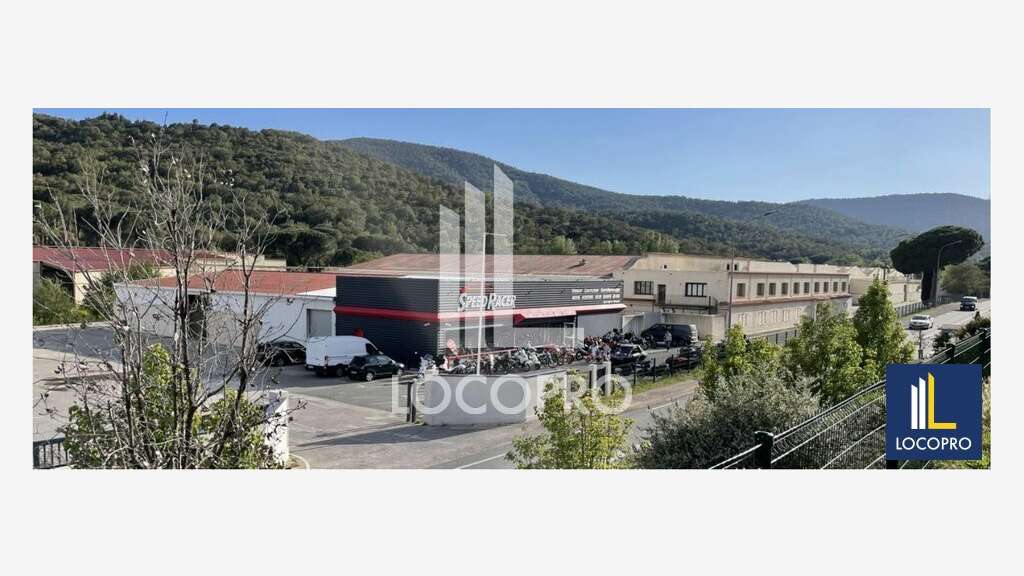 Loue local d'activité de 310m² à Sainte Maxime