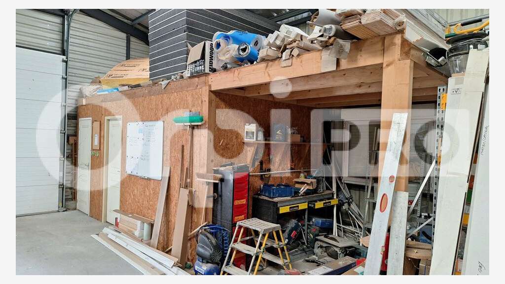 A louer entrepôt 150m² à Sainte Reine de Bretagne
