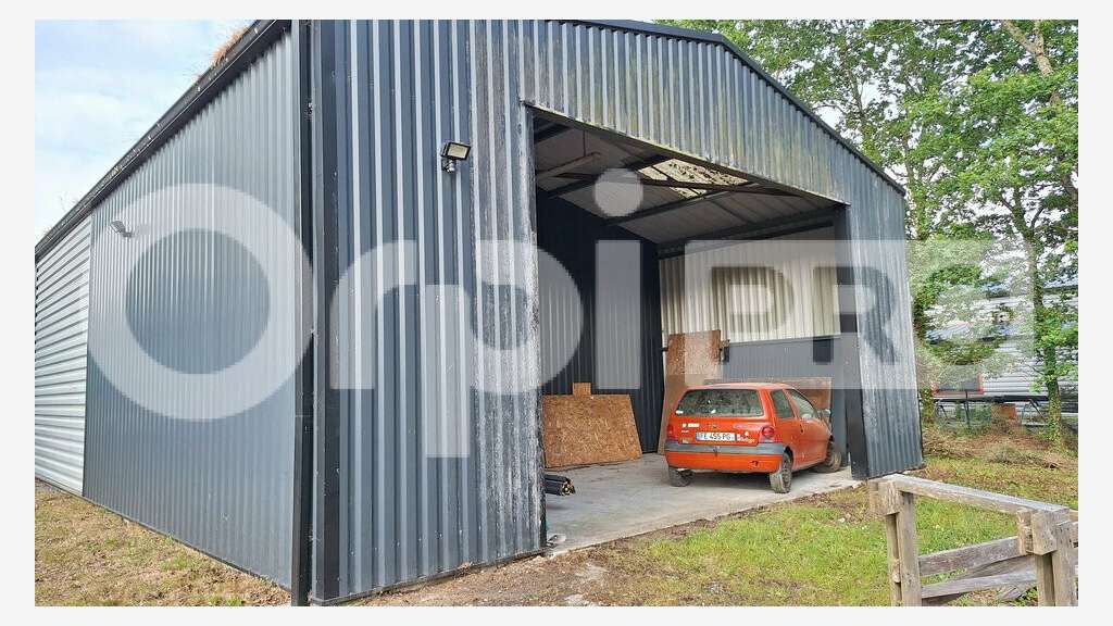 A louer entrepôt 150m² à Sainte Reine de Bretagne