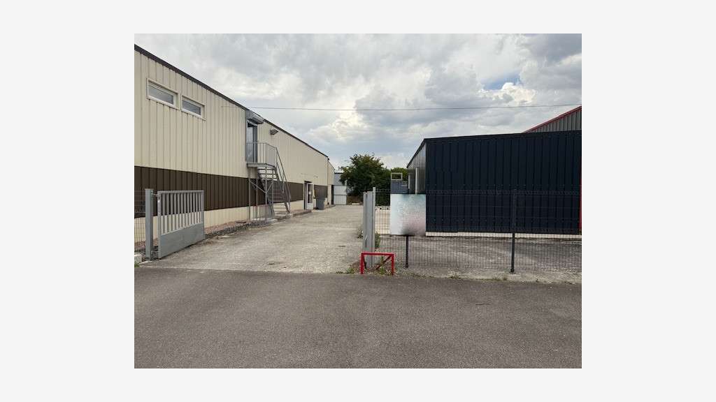 A louer local stockage de 320m² à Sainte Savine
