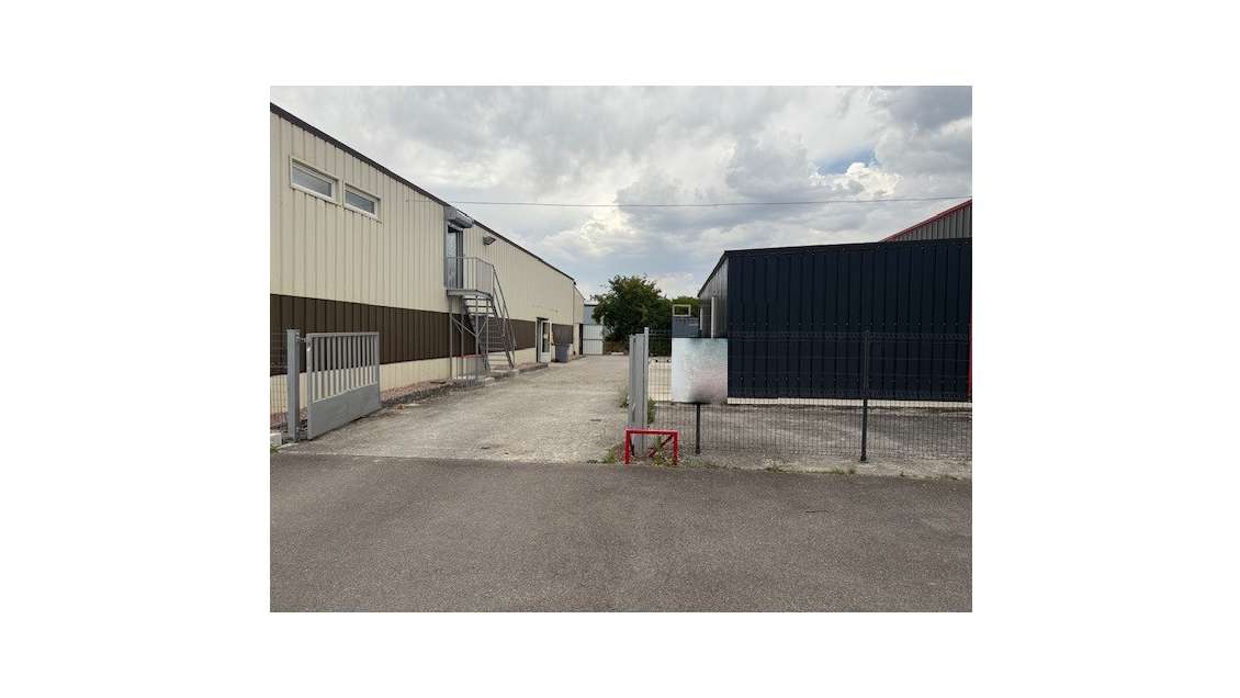 A louer local stockage de 320m² à Sainte Savine