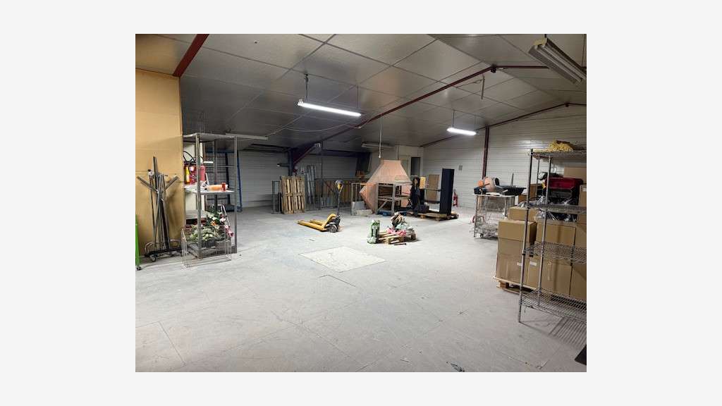 A louer local stockage de 320m² à Sainte Savine