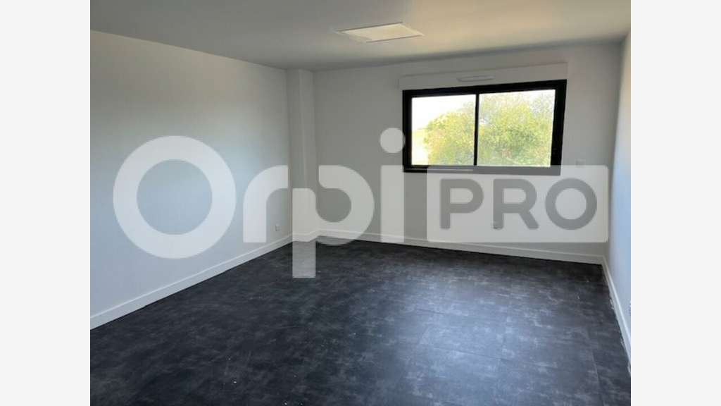 Local d'activité neuf 280m² à louer à Ste-Soulle