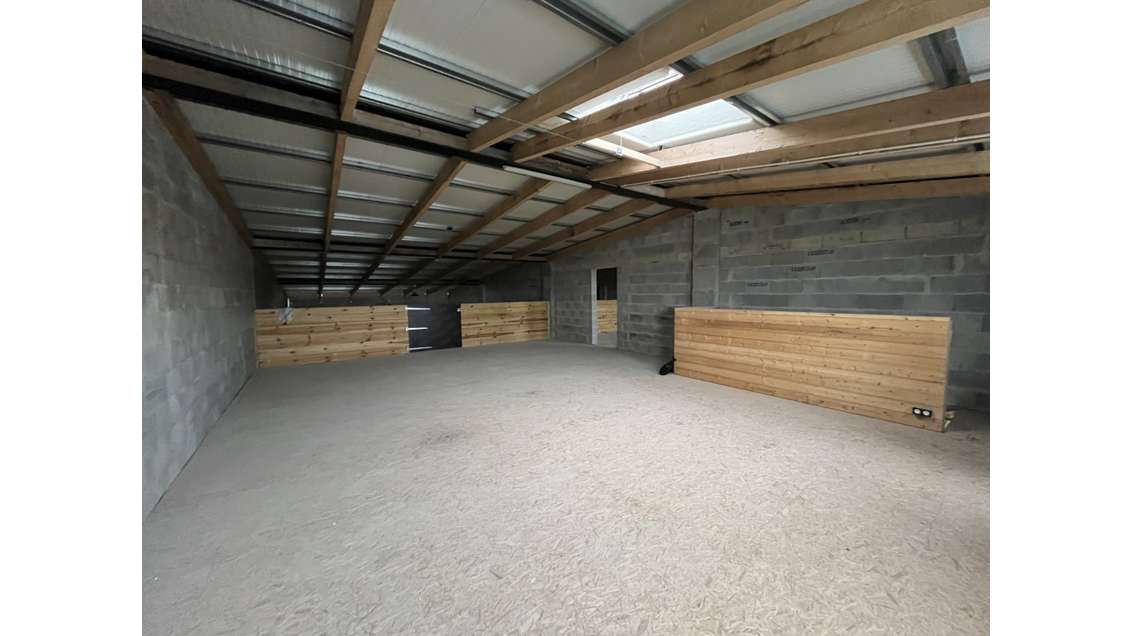 Bâtiment 768m² divisible à 15 min de la Rochelle