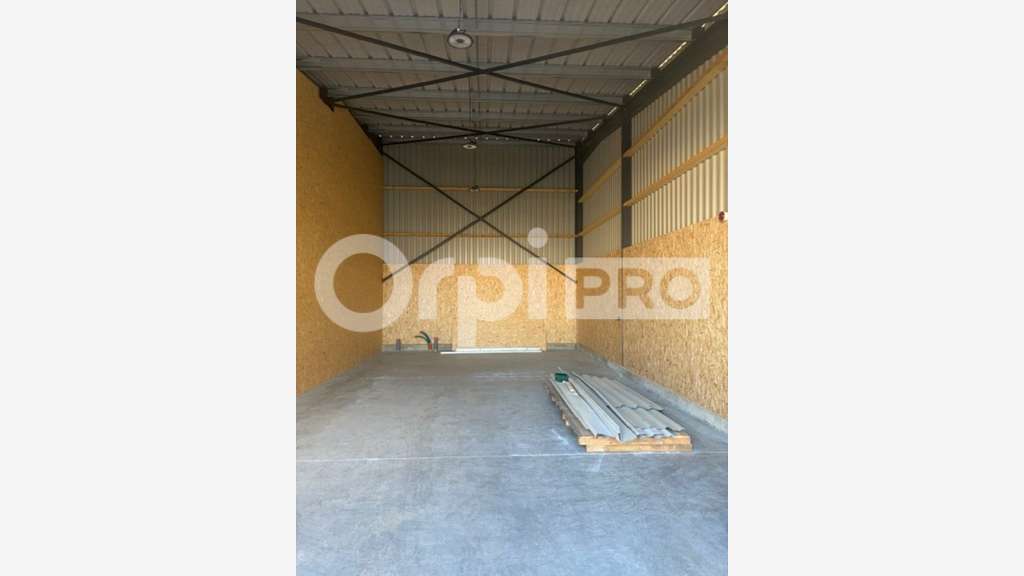 A louer local stockage 100m² proche La Rochelle