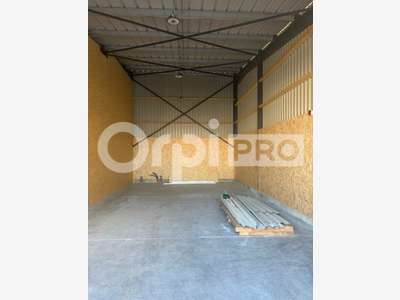 A louer local stockage 100m² proche La Rochelle