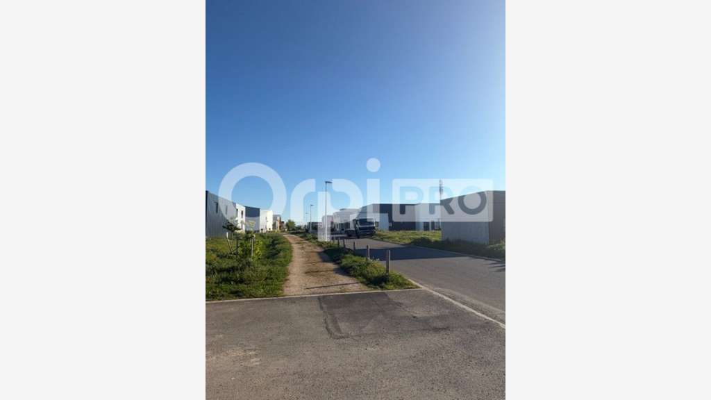 A louer local stockage 100m² proche La Rochelle