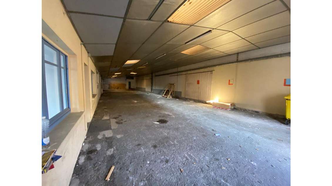 A louer local d'activité 390m² à Saintes