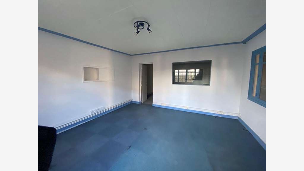 Exclusivité local d'activité 380m² à Saintes