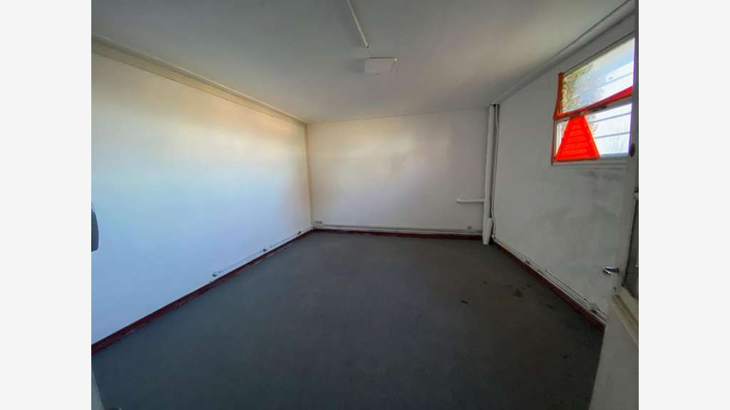 Exclusivité local d'activité 380m² à Saintes
