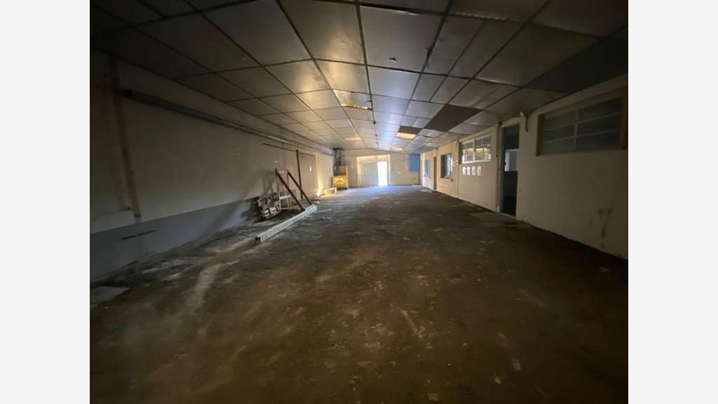 Exclusivité local d'activité 380m² à Saintes