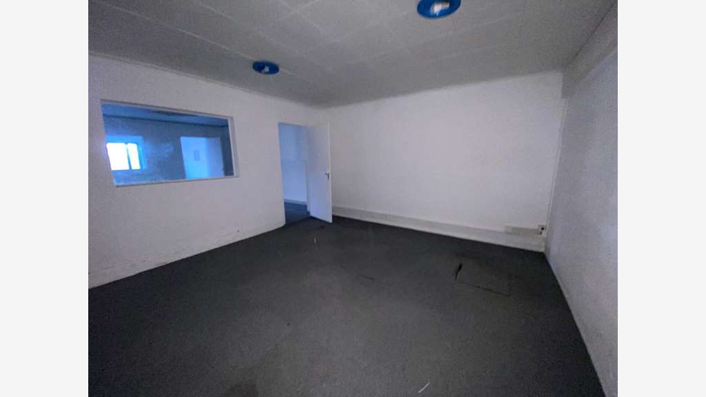 Exclusivité local d'activité 380m² à Saintes