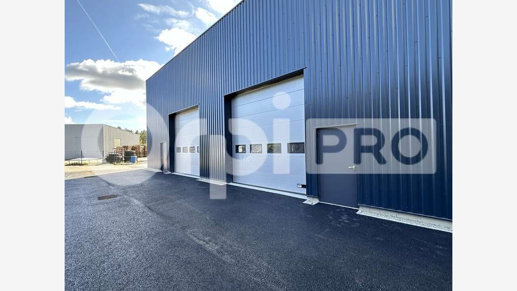 A louer entrepôt neuf 160m² brut à Salaunes