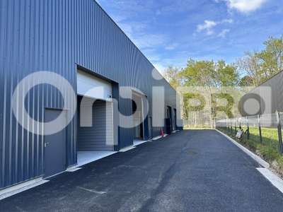 A louer entrepôt neuf 160m² brut à Salaunes