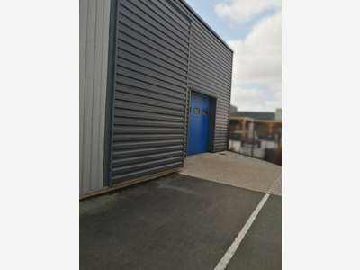 A louer bâtiment activité 720m² agglo rochelaise