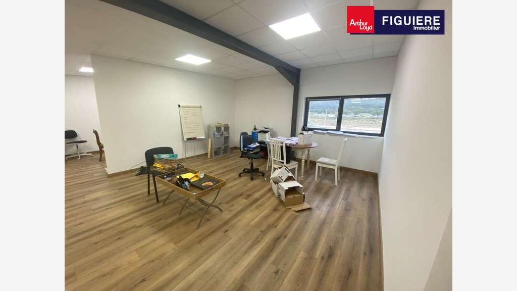Location local mixte neuf 162m² à Lamanon D538