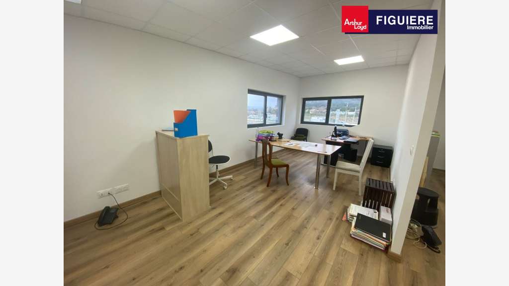 Location local mixte neuf 162m² à Lamanon D538