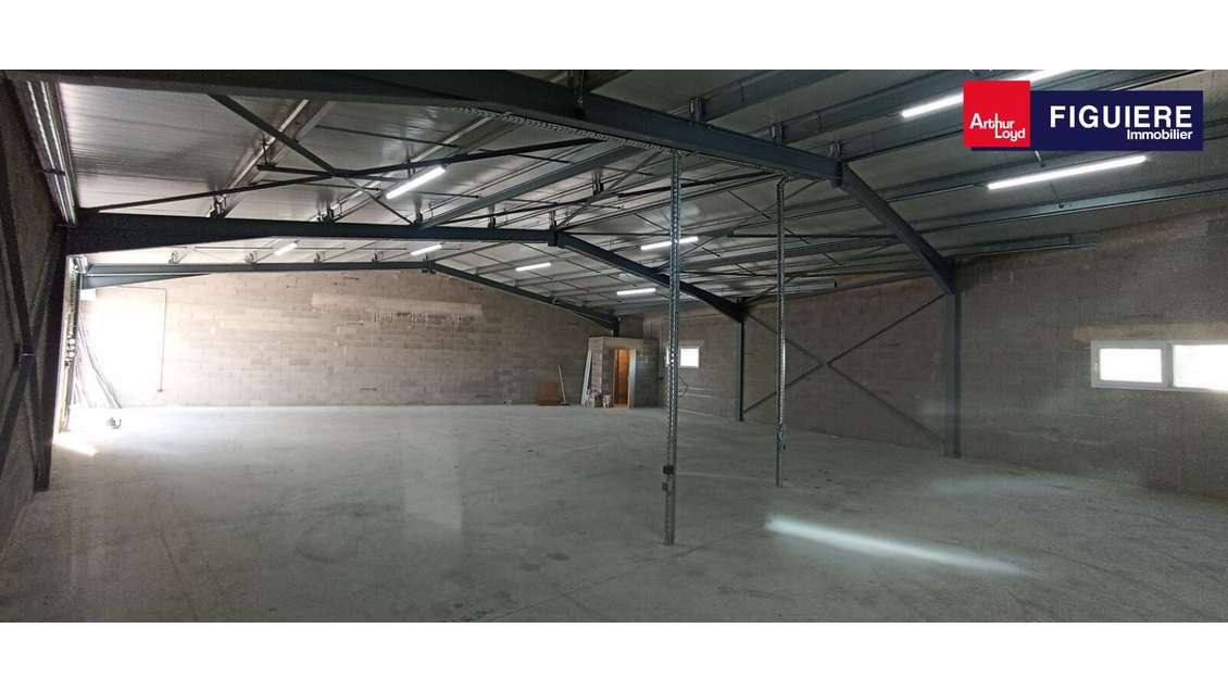 LOCAUX D'ACTIVITÉS DE 270m² A LOUER PROCHE AUTOROU